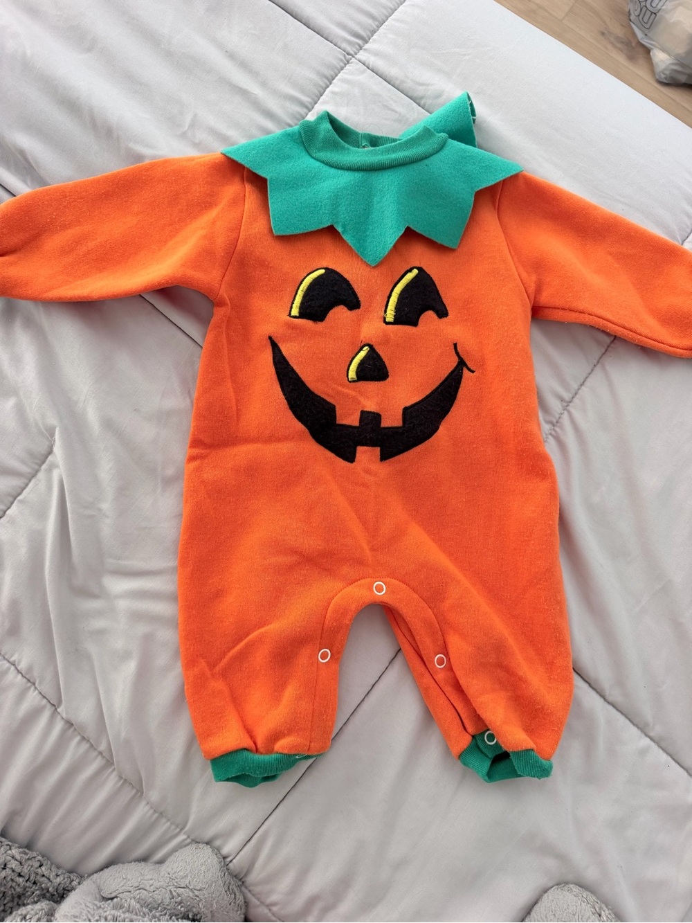Vintage 1990s Peek A Boo brand baby pumpkin fleece romper Size 6-9 Months